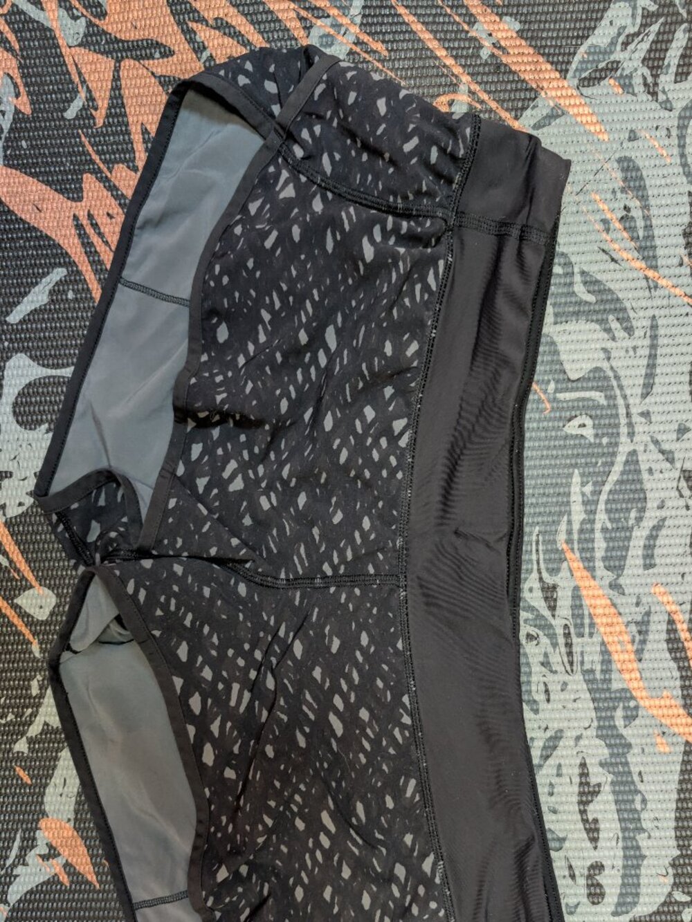 Lululemon Dottie Dash Print Lined Running Shorts Black / Grey - Women’s Size 10